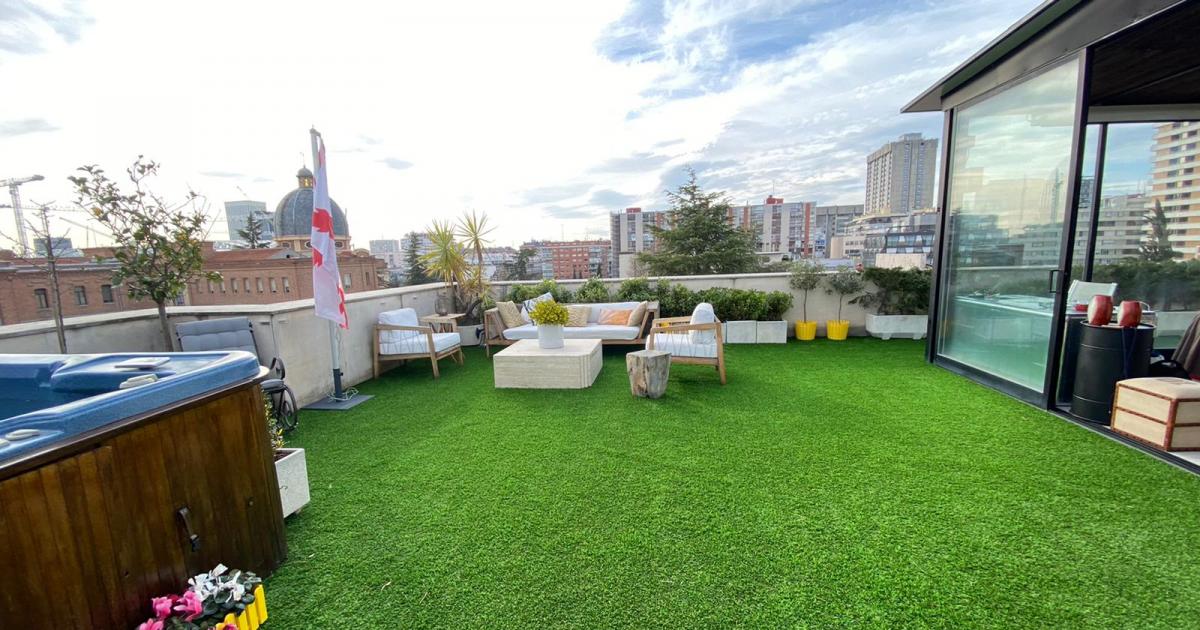 Césped artificial para terrazas – la nueva moda de vida urbana - El  Periódico de Villena