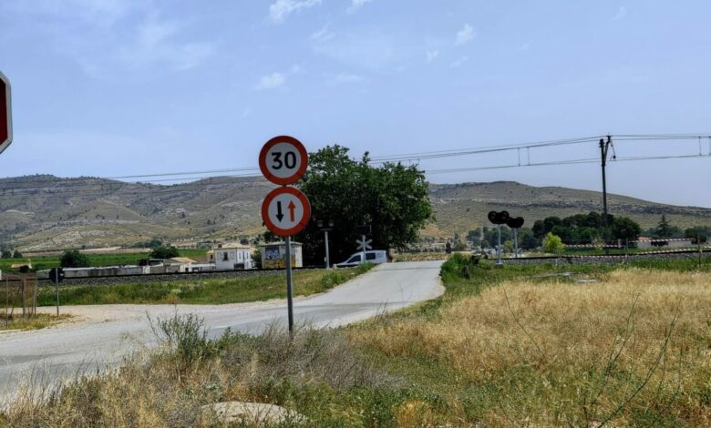Obras de ADIF para eliminar pasos a nivel en Villena dentro de la línea ferroviaria La Encina–Alicante