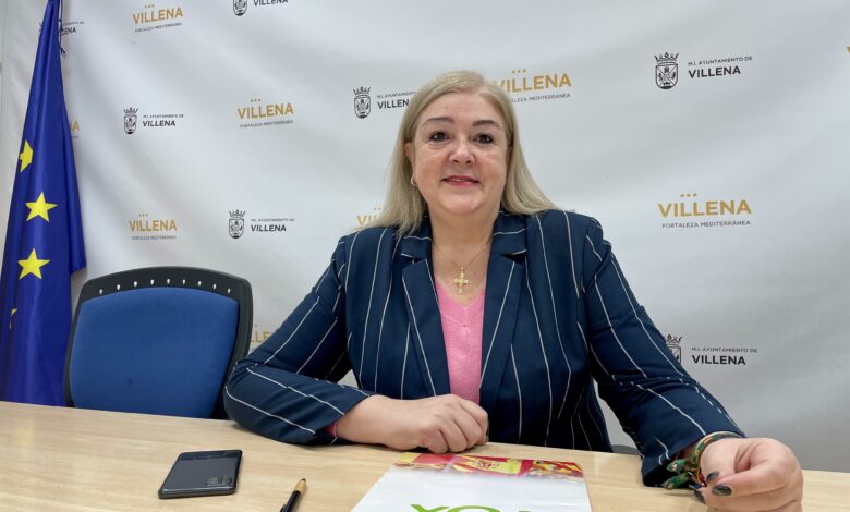 Ana María Cerdán, concejal de Vox en Villena, en rueda de prensa
